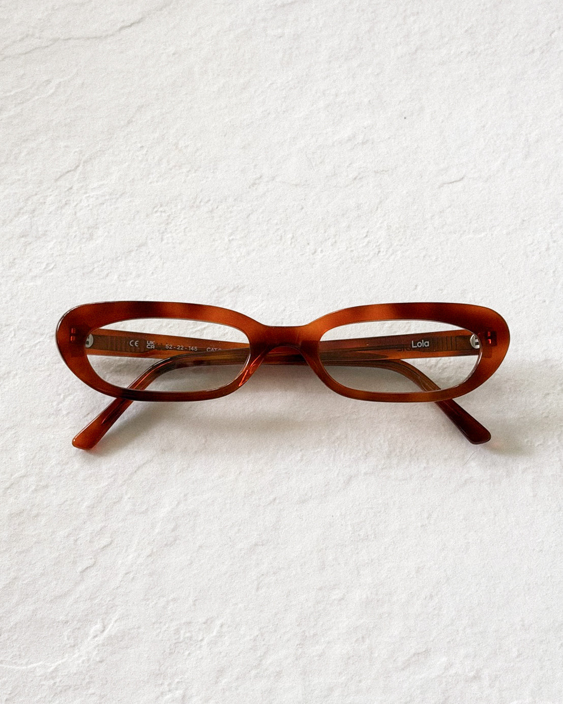 LOLA Chestnut Blue Light