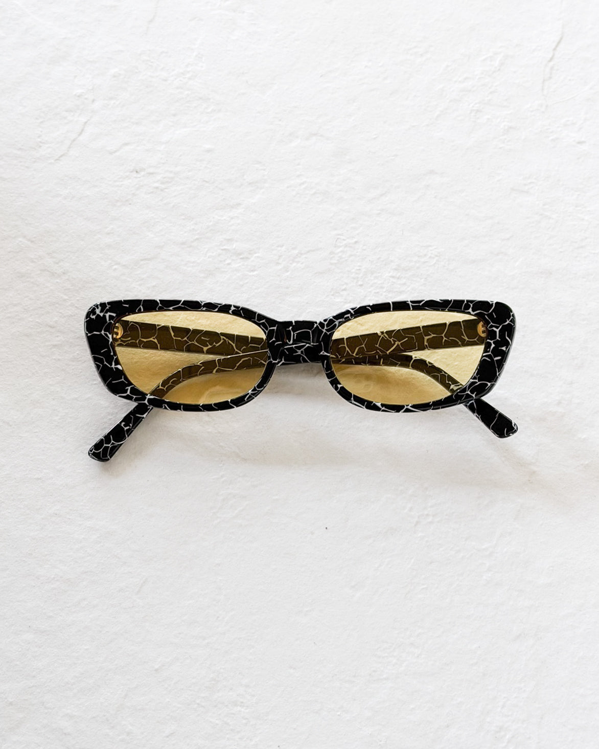 LULA Black Crackle