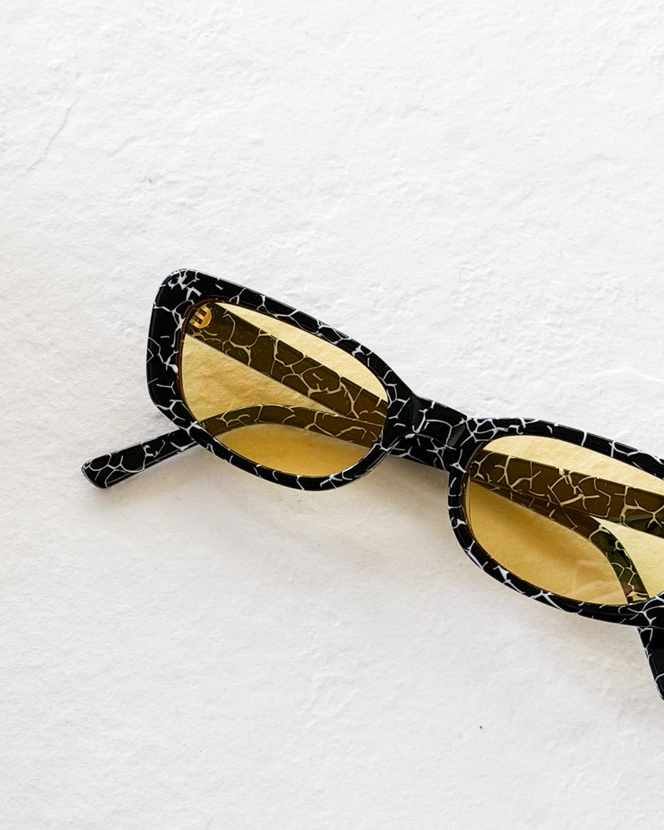 LULA Black Crackle