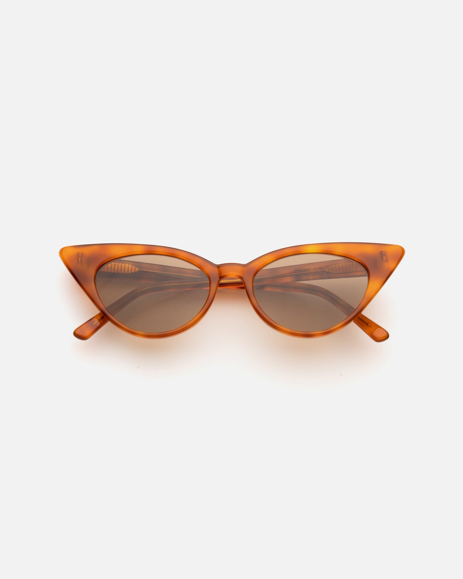 Lu Goldie — 'Brigitte' sunglasses in Maple